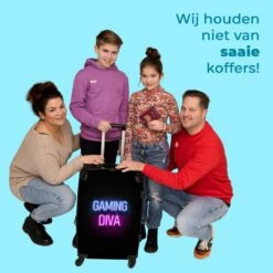 NoBoringSuitcases.com® Koffer Groot - Gaming - Quotes - Neon - Gaming Diva - Vrouwen - Trolley Koffer Met TSA-slot - Met Wielen - 90 Liter - Reiskoffer - 66 Cm -Reisbagage Winkel 1200x1200 1126