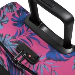 Eastpak TRANVERZ S Reiskoffer, Handbagage (51 X 32.5 X 23 Cm) - Brize Monstera Pink -Reisbagage Winkel 1200x1200 145