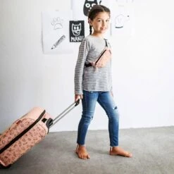 Reisenthel Trolley XS Kids Reiskoffer Kind - Maat XS - 12L - Cats&Dogs Rose Roze -Reisbagage Winkel 1200x1200 155