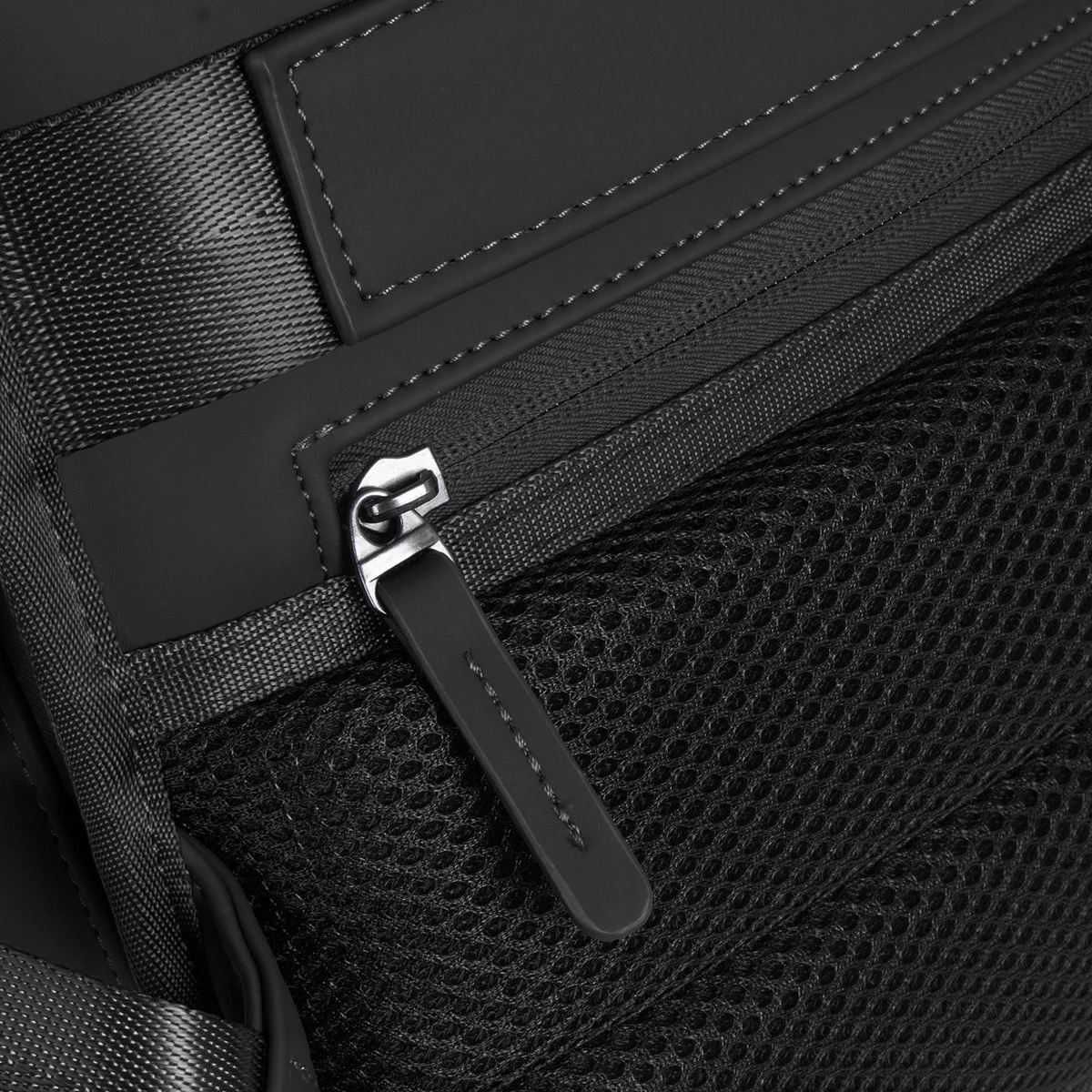 New Rebels® William - Rugtas - Zwart - Waterafstotend - 15.6151413121087 - 16L - 28x13x43cm - Rugzak / Backpack 8 New Rebels® William - Rugtas - Zwart - Waterafstotend - 15.6151413121087 - 16L - 28x13x43cm - Rugzak / Backpack - Afbeelding 6