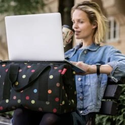 Reisenthel Allrounder M Reistas Sporttas - Maat M - 18L - Dots Zwart -Reisbagage Winkel 1200x1200 2192