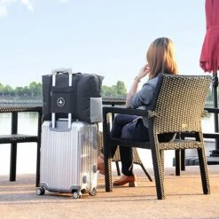 Merkloos Duurzame Reistas Voor Weekendjes Weg - Waterdicht - Met Handige Insteekvakken - Zwart -Reisbagage Winkel 1200x1200 2211