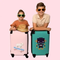 NoBoringSuitcases.com® Kinderkoffer - Trolley Kinderen - Varken - Roze - Skateboard - Kinderen - Meisje - Koffer Dieren - Past Binnen 55x40x20 Cm En 55x35x25 Cm - Reiskoffer Met Wielen -Reisbagage Winkel 1200x1200 630