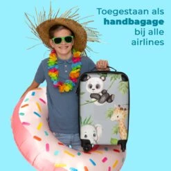 NoBoringSuitcases.com® Koffer - Jungle - Panda - Olifant - Giraffe - Kinderen - Past Binnen 55x40x20 Cm En 55x35x25 Cm - Handbagage - Trolley - Fotokoffer - Cabin Size - Print -Reisbagage Winkel 1200x1200 644