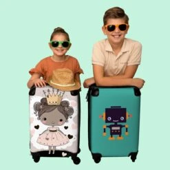 NoBoringSuitcases.com® Kinderkoffer - Trolley Op Wieltjes - Prinses - Hartjes - Kroon - Roze - Meisjes - Koffer Meisje - Past Binnen 55x40x20 Cm En 55x35x25 Cm - Reiskoffer - Fotokoffer -Reisbagage Winkel 1200x1200 733
