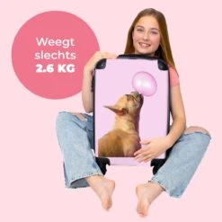 NoBoringSuitcases.com® Kinderkoffer - Hond - Dieren - Kauwgom - Roze - Kinderen - Trolley Kinderen - Past Binnen 55x40x20 Cm En 55x35x25 Cm - Reiskoffer Met Wielen - Koffertje -Reisbagage Winkel 1200x1200 754