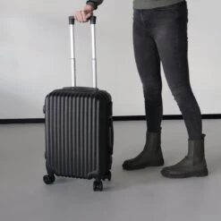 Handbagage Koffer 55cm Zwart 4 Wielen Trolley Met Pin Slot -Reisbagage Winkel 1200x1200 87