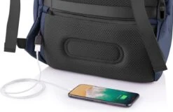 XD Design Bobby Soft - Anti-Diefstal Rugzak 16 Liter - Navy -Reisbagage Winkel 1200x776 4