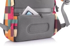 XD Design Bobby Soft Art - Anti-Diefstal Rugzak 16 Liter - Geometric 23 XD Design Bobby Soft Art - Anti-Diefstal Rugzak 16 Liter - Geometric -Reisbagage Winkel 1200x798