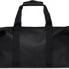 Rains Weekendtas 37 Liter - Zwart -Reisbagage Winkel 1200x804 8
