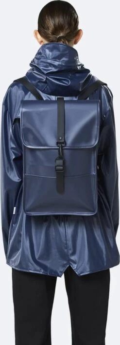 Rains Backpack Mini Unisex - Shiny Blue - One Size -Reisbagage Winkel 419x1200 4