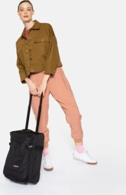 Eastpak TRANVERZ XS Reiskoffer, Handbagage (48 X 32 X 21 Cm) - Black -Reisbagage Winkel 771x1200 3