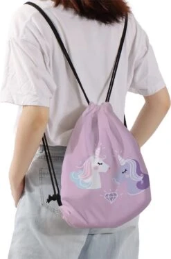 Zwemtas - Gymtas "Friends" - Luxe Rugtas Met Trekkoorden - School Tas - Rugzak -Reisbagage Winkel 795x1200 15