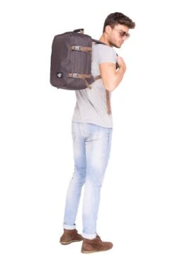 CabinZero Classic 28L Ultra Light Bag Black Sand -Reisbagage Winkel 796x1200 15