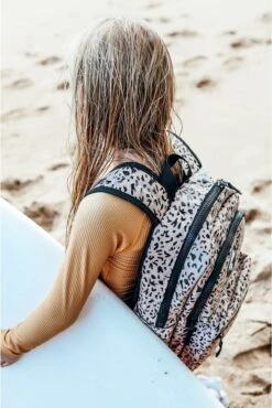 Little Legends Kinderrugzak / Rugtas / Schooltas - Little Legends - 10 Liter - Vegan - Met Fancy Print -Reisbagage Winkel 802x1200 31