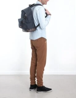 Eastpak WYOMING Rugzak, 24 Liter - Sunday Grey 28 Eastpak WYOMING Rugzak, 24 Liter - Sunday Grey -Reisbagage Winkel 932x1200 1